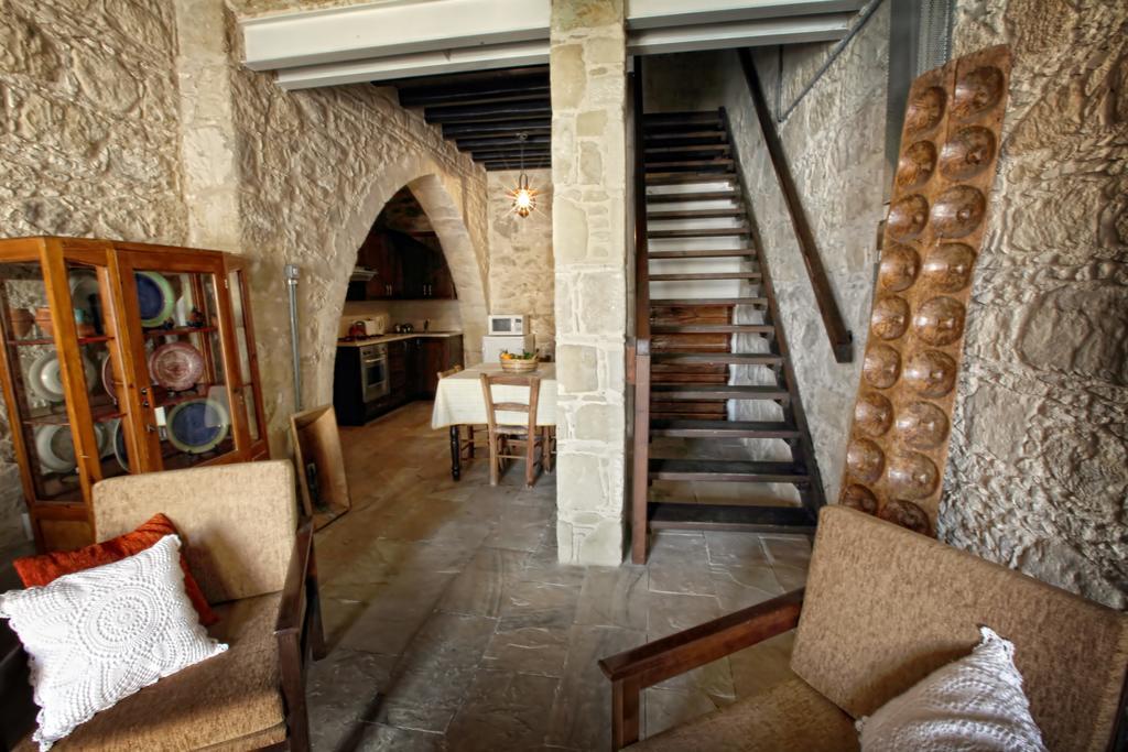 Leonidas Village Houses Goudhi Bagian luar foto