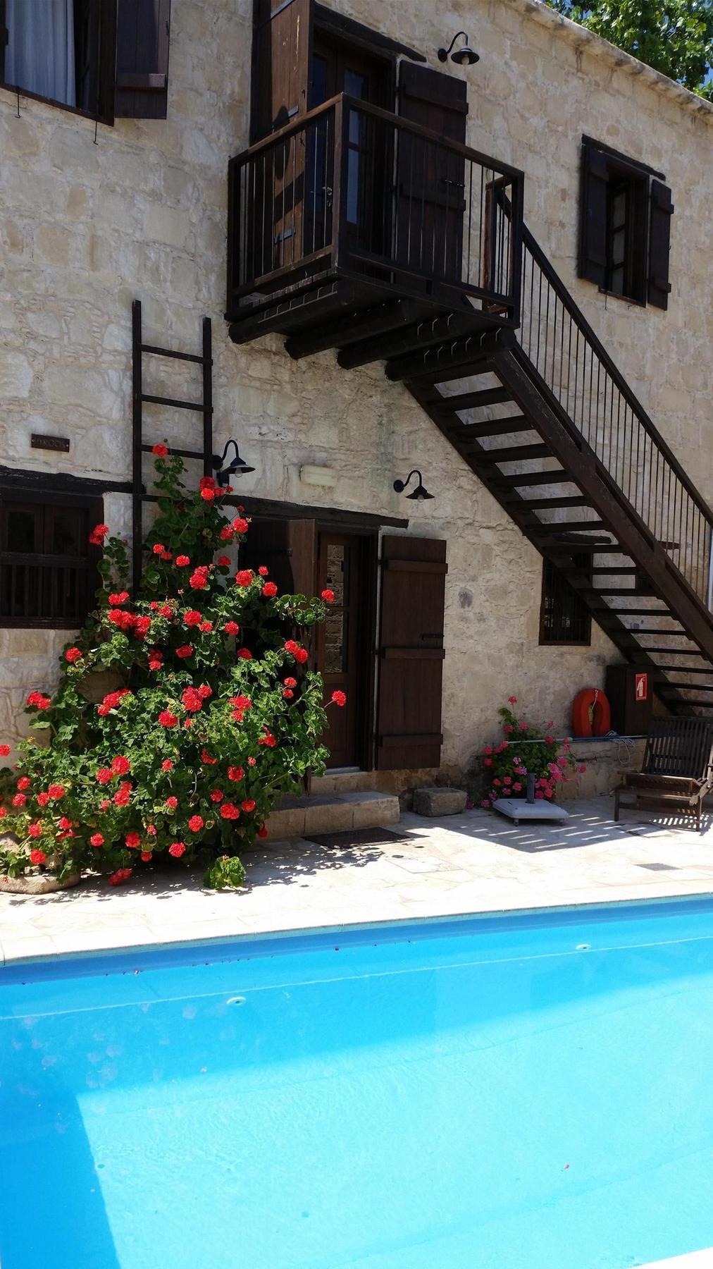 Leonidas Village Houses Goudhi Bagian luar foto