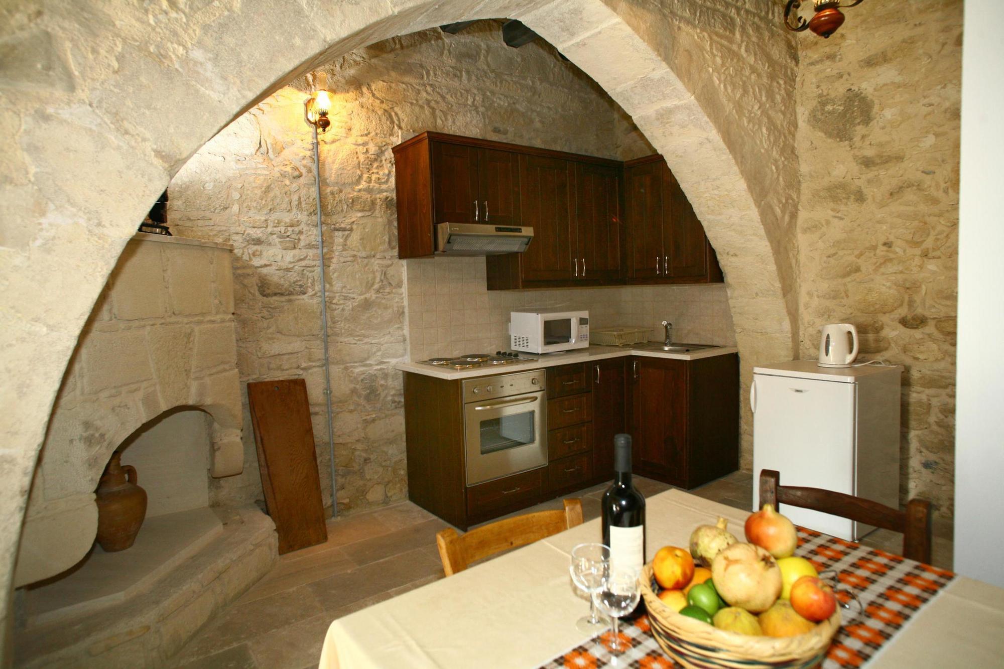 Leonidas Village Houses Goudhi Bagian luar foto