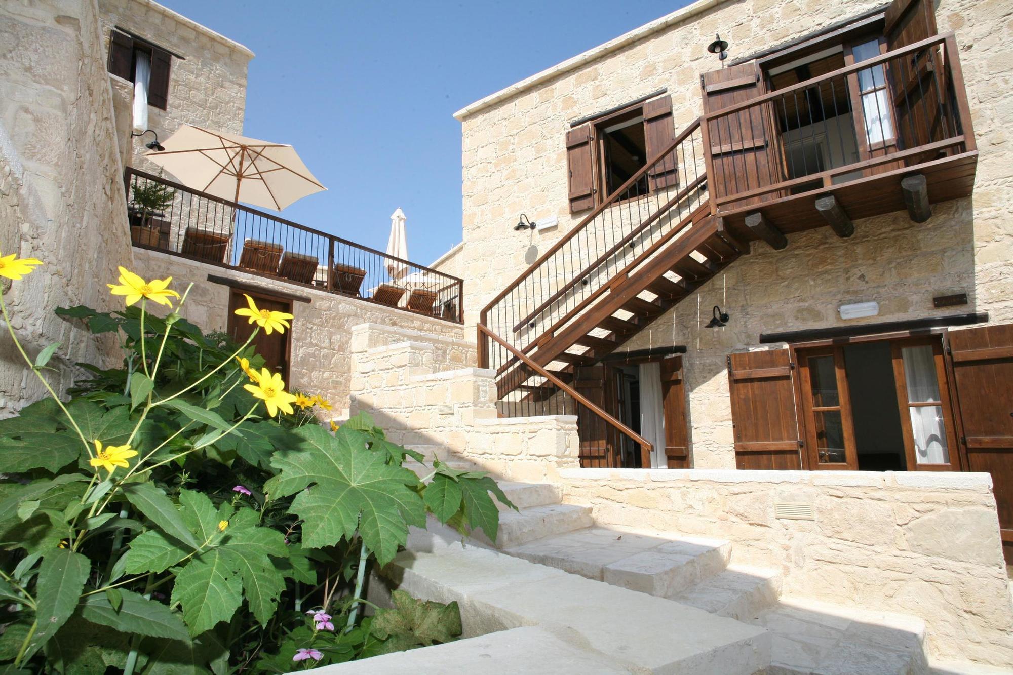 Leonidas Village Houses Goudhi Bagian luar foto
