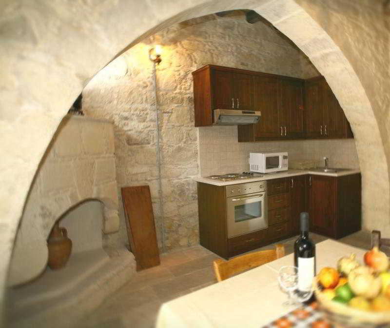 Leonidas Village Houses Goudhi Bagian luar foto