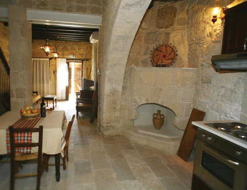 Leonidas Village Houses Goudhi Bagian luar foto