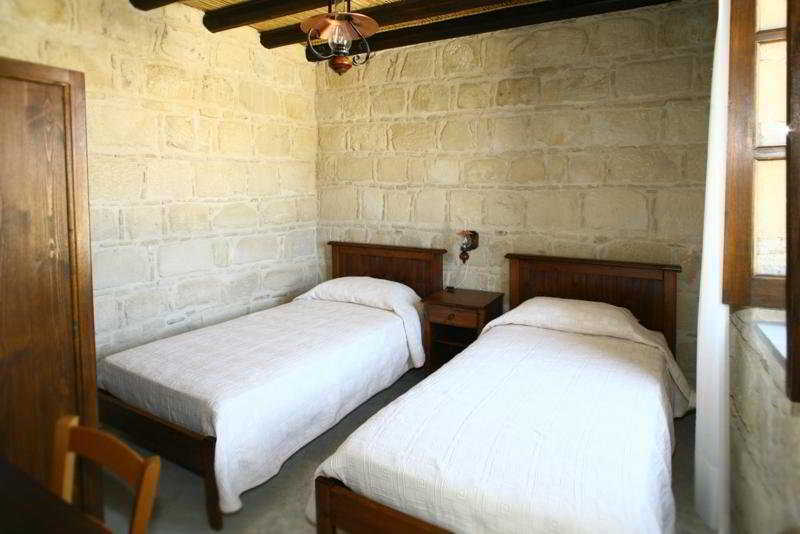 Leonidas Village Houses Goudhi Bagian luar foto