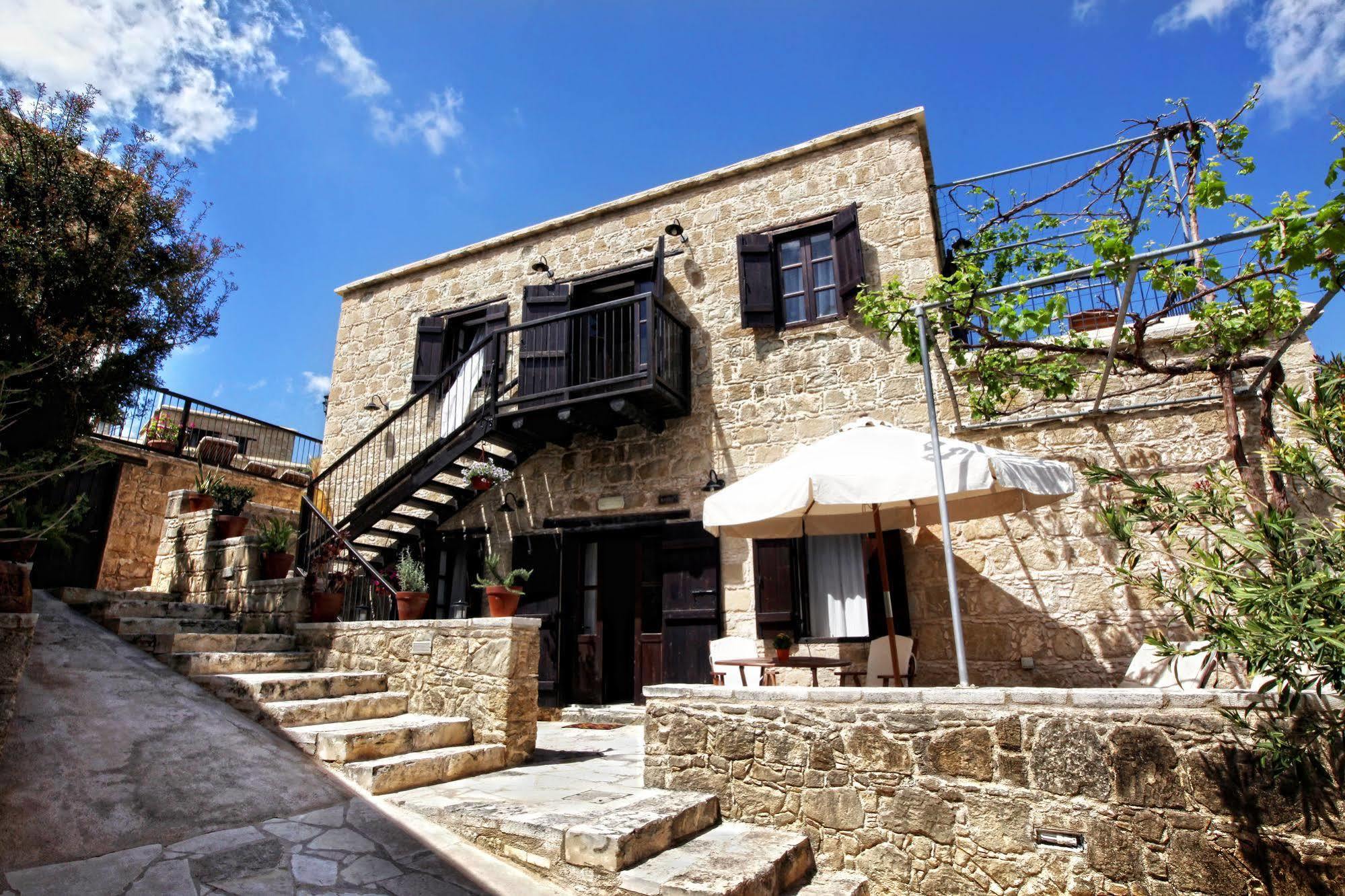Leonidas Village Houses Goudhi Bagian luar foto