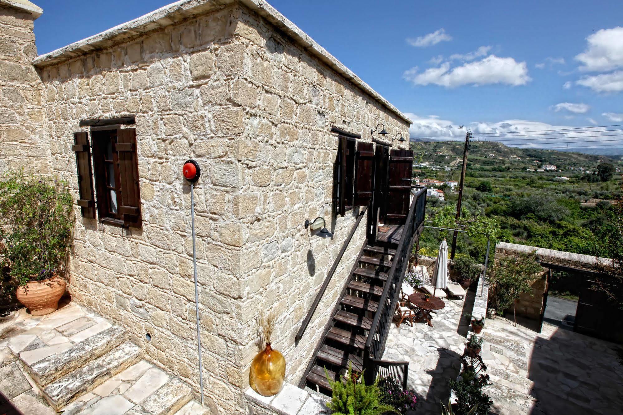Leonidas Village Houses Goudhi Bagian luar foto