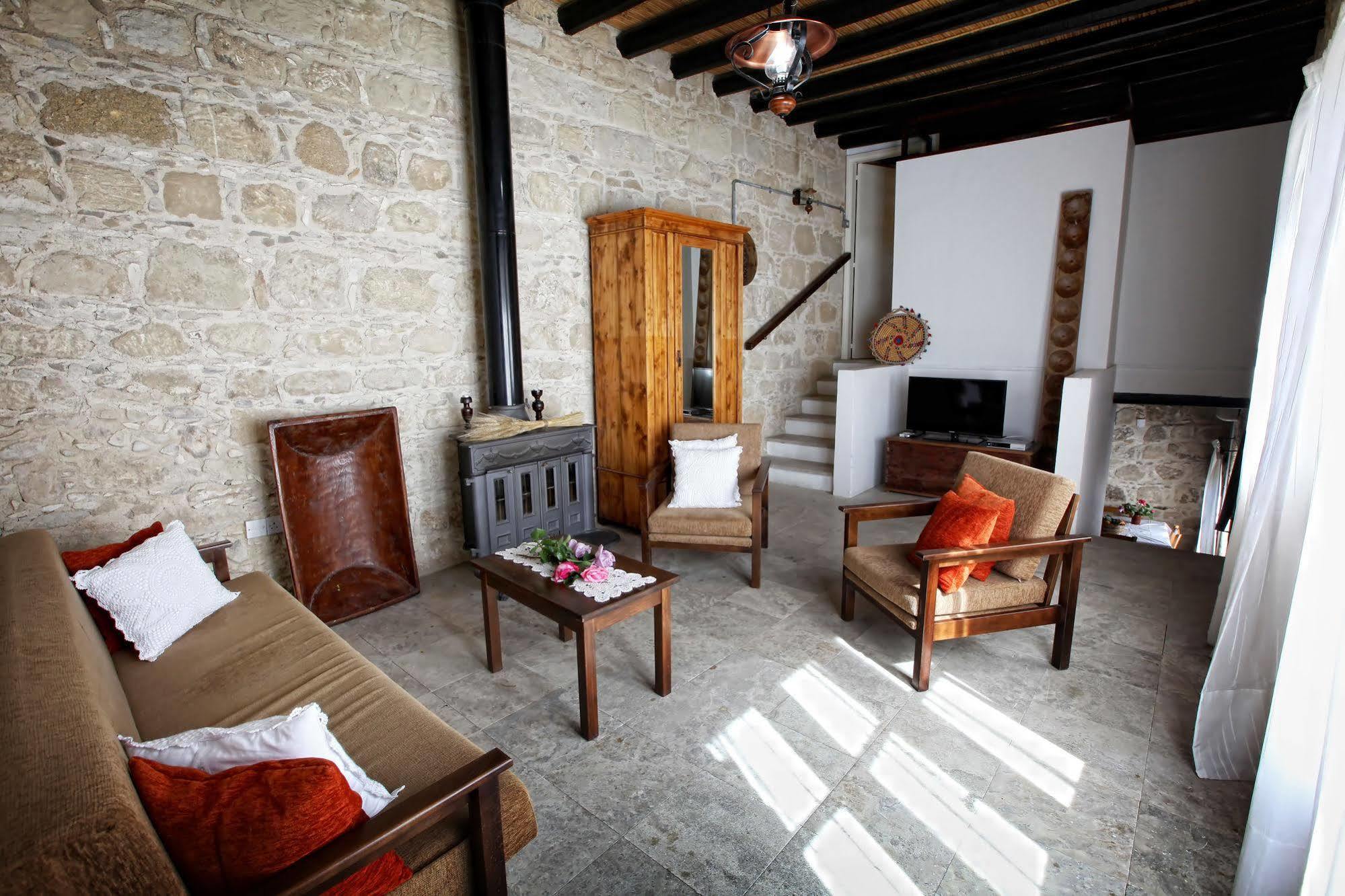 Leonidas Village Houses Goudhi Bagian luar foto