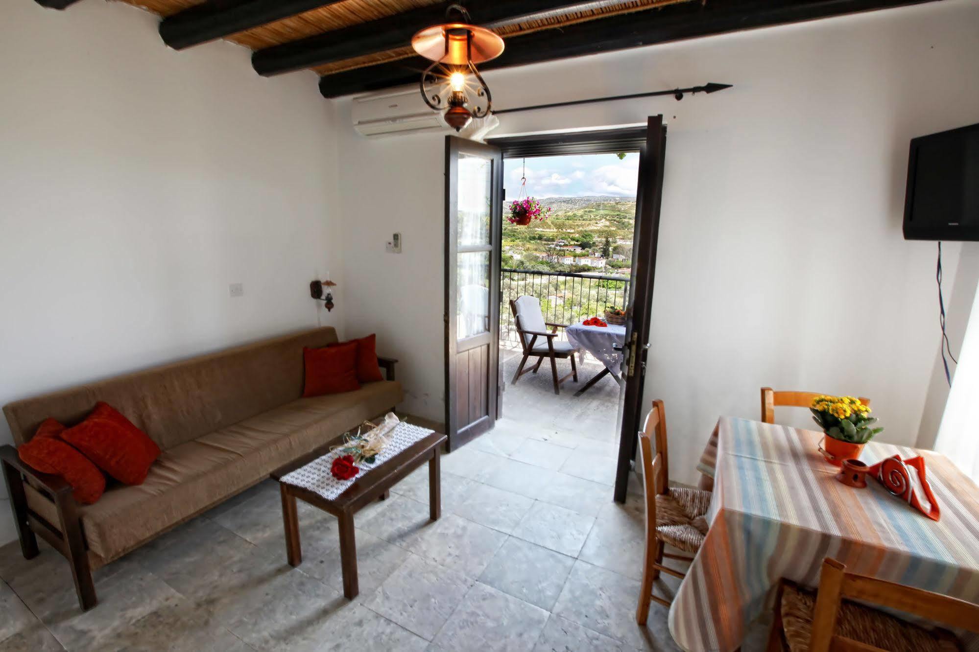 Leonidas Village Houses Goudhi Bagian luar foto