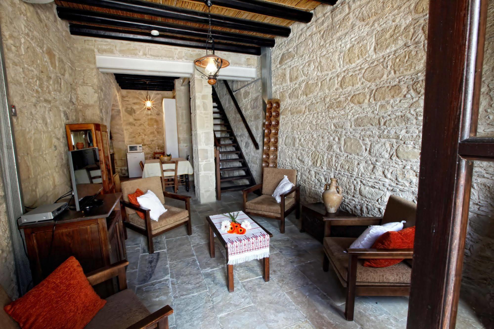 Leonidas Village Houses Goudhi Bagian luar foto