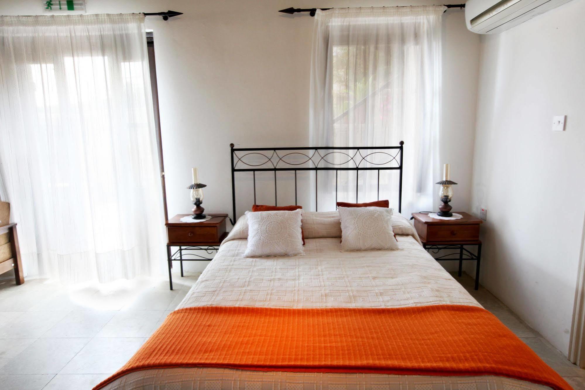 Leonidas Village Houses Goudhi Bagian luar foto