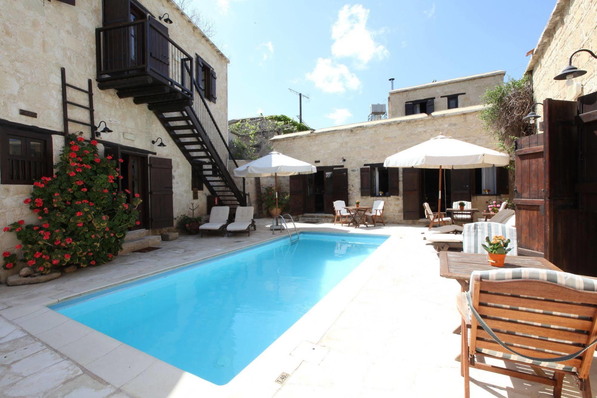 Leonidas Village Houses Goudhi Bagian luar foto