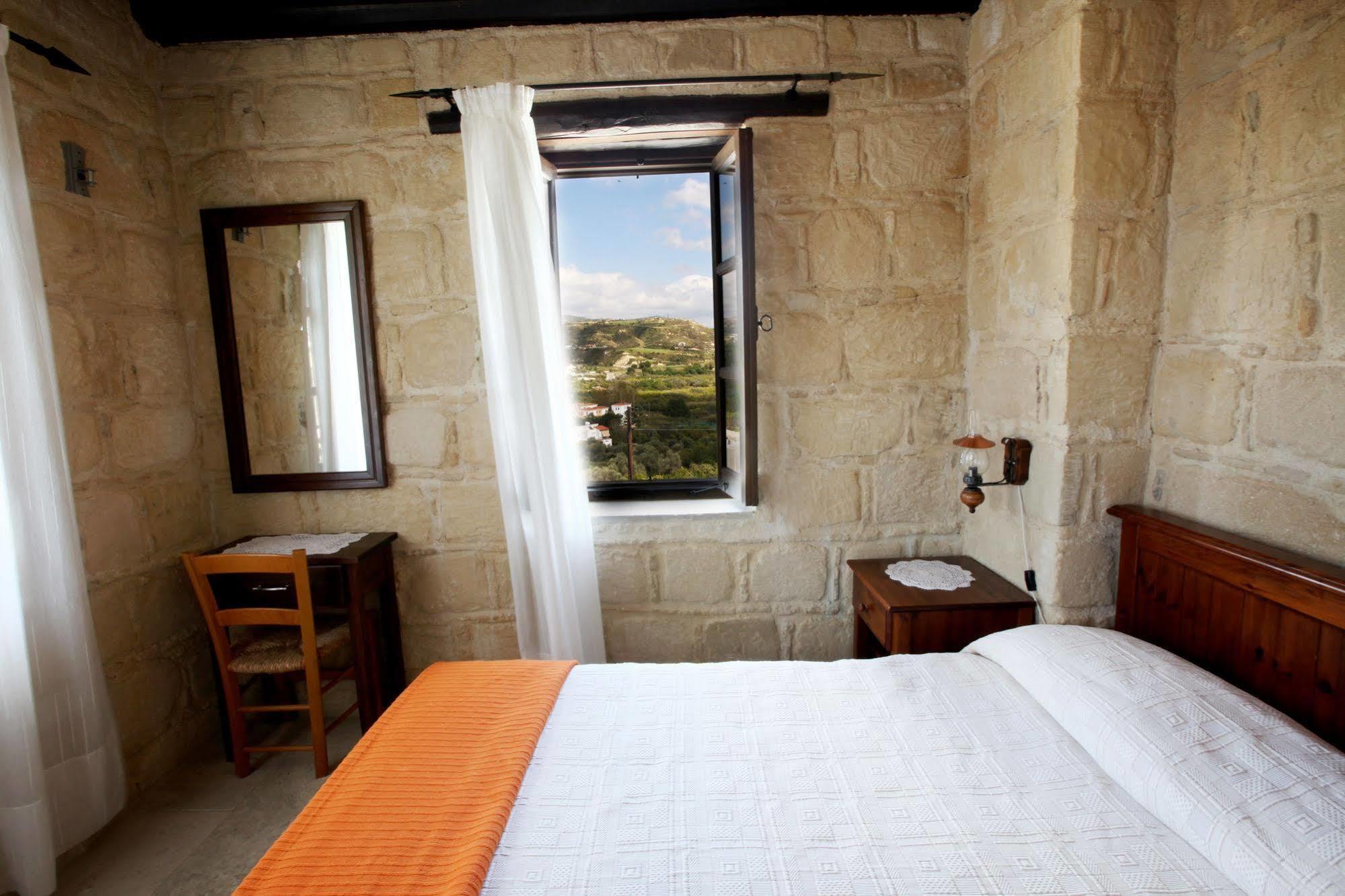 Leonidas Village Houses Goudhi Bagian luar foto