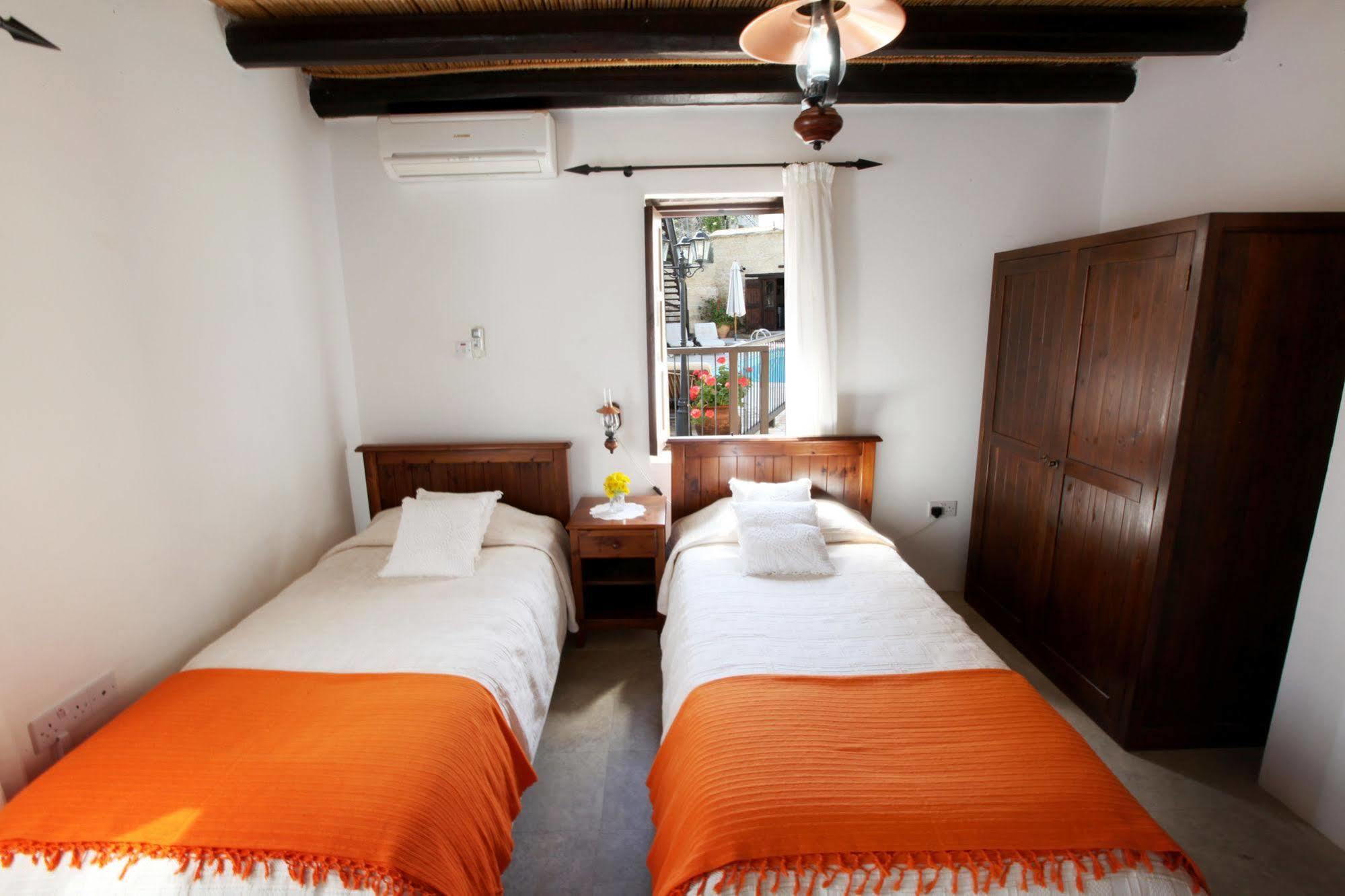Leonidas Village Houses Goudhi Bagian luar foto