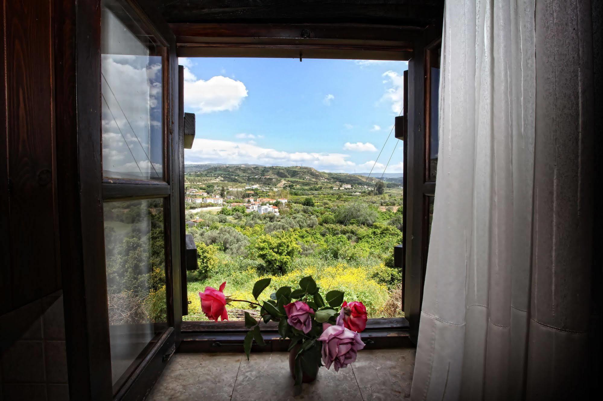 Leonidas Village Houses Goudhi Bagian luar foto