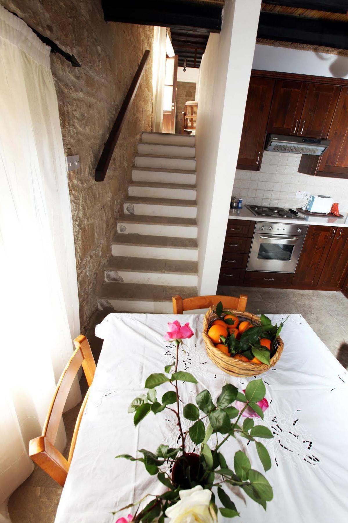 Leonidas Village Houses Goudhi Bagian luar foto