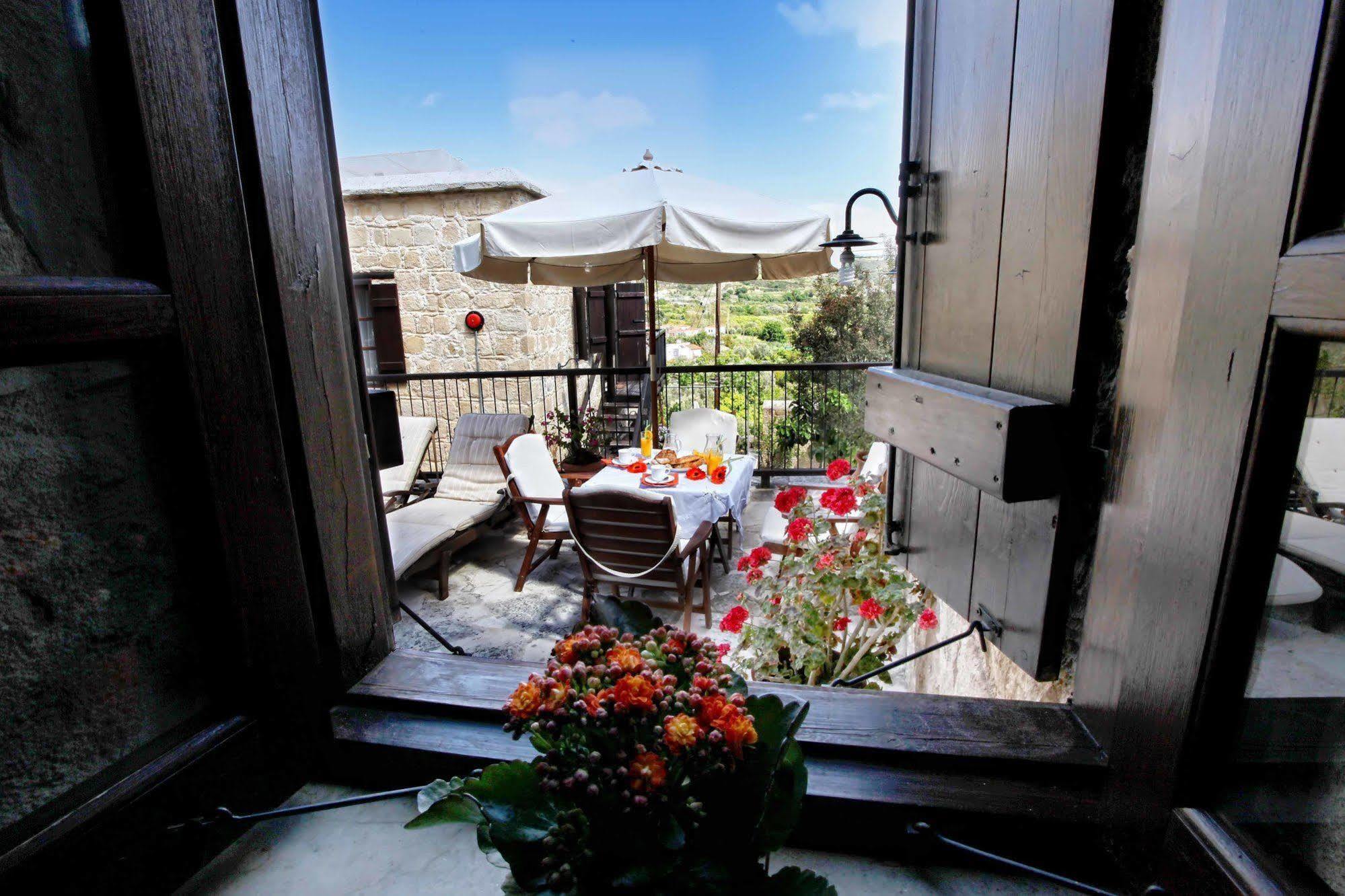 Leonidas Village Houses Goudhi Bagian luar foto
