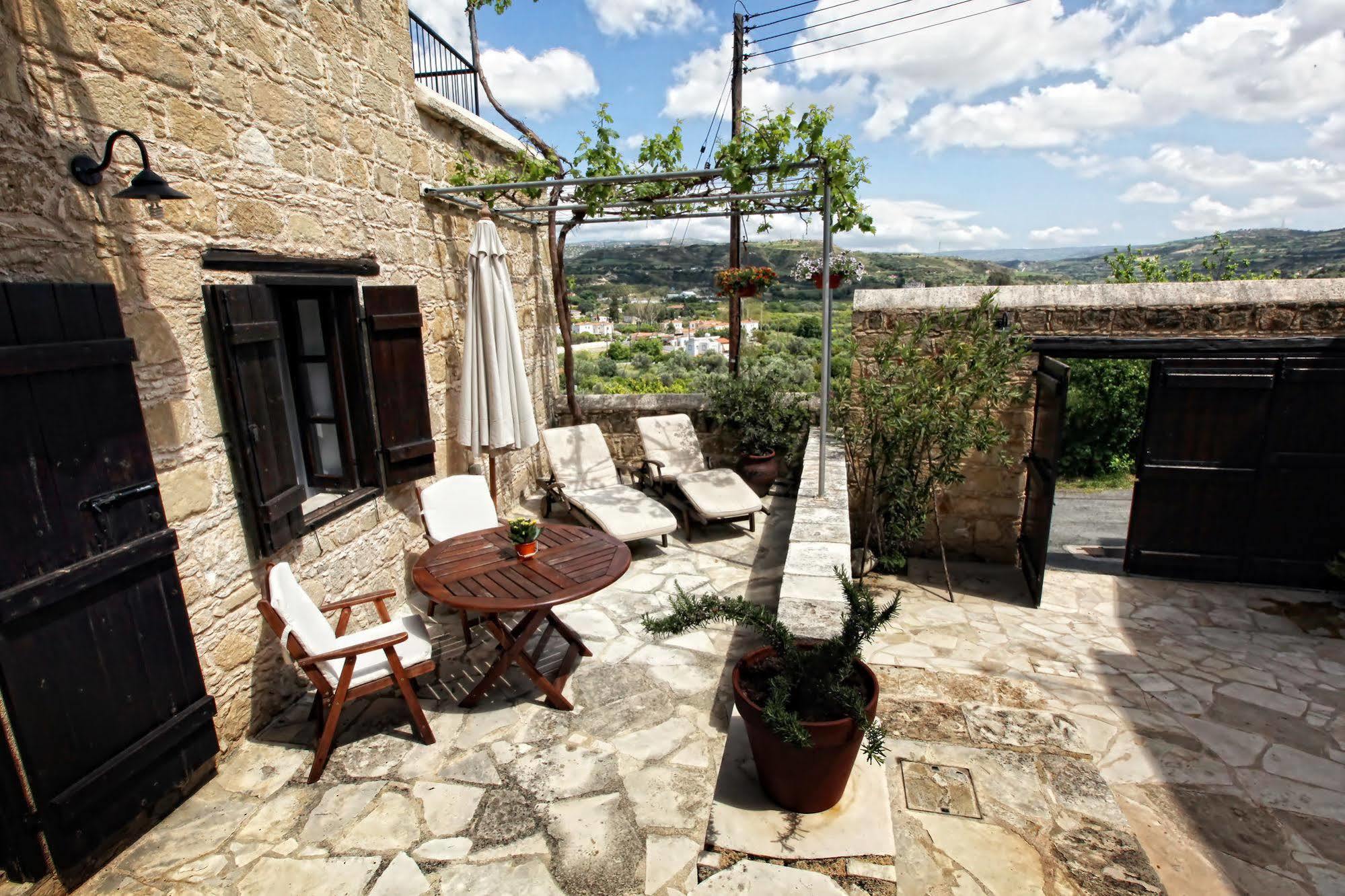 Leonidas Village Houses Goudhi Bagian luar foto