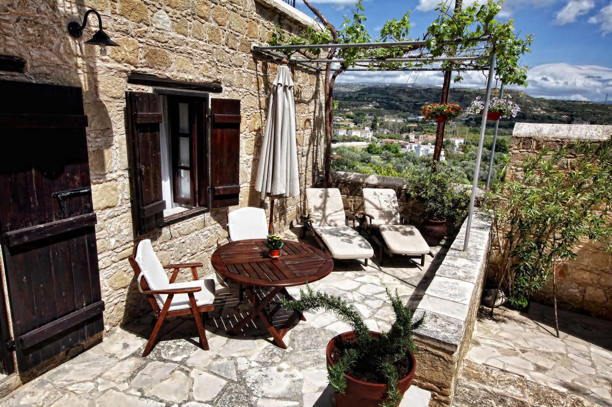 Leonidas Village Houses Goudhi Bagian luar foto