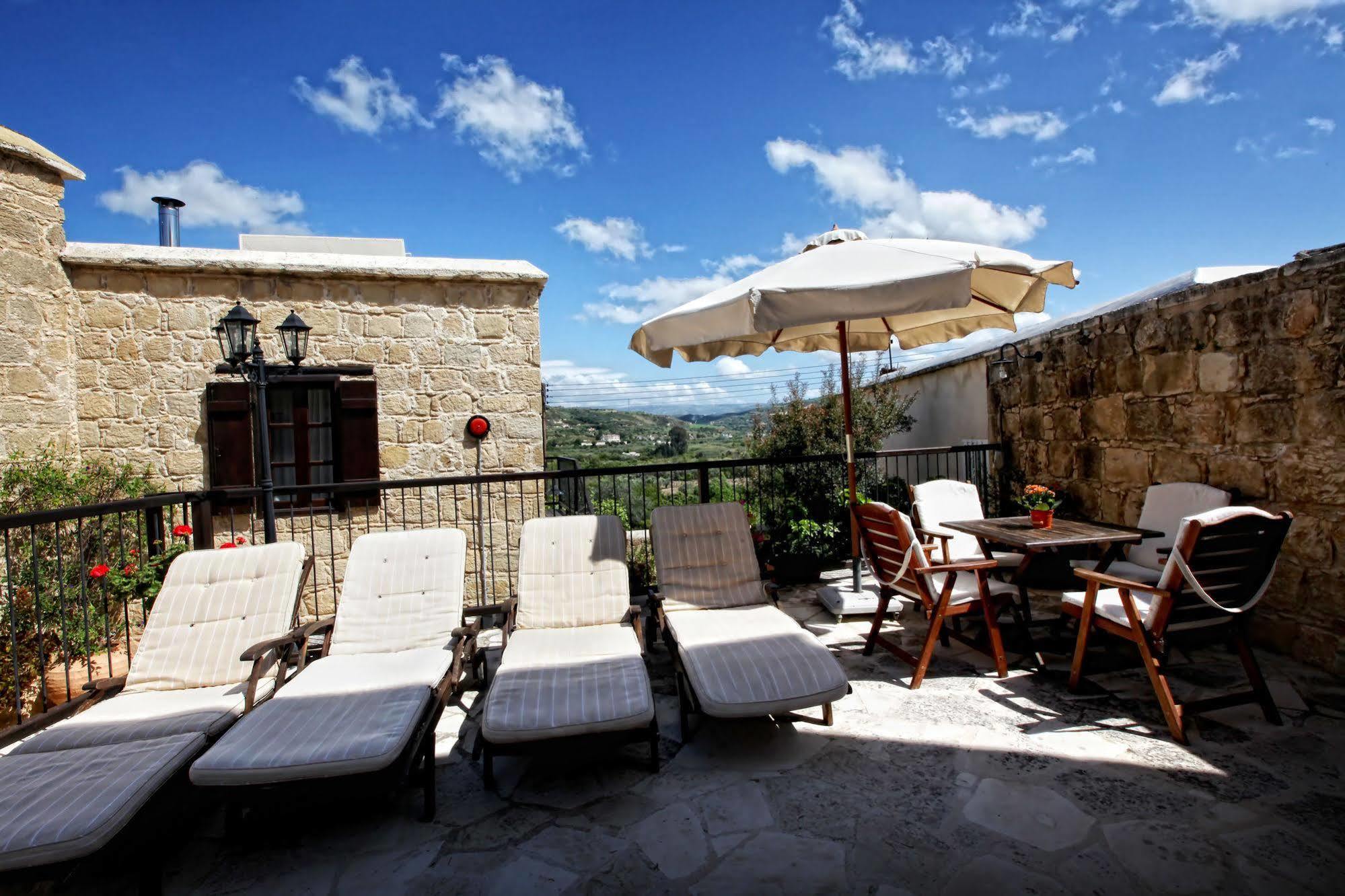 Leonidas Village Houses Goudhi Bagian luar foto